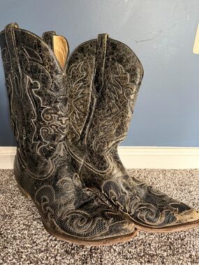 Corral Cowboy Embossed Black Leather Western Boots